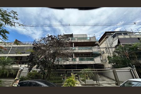 Apartamento à venda com 118m², 3 quartos e 2 vagas Apartamento à venda com 118m², 3 quartos e 2 vagasFachada