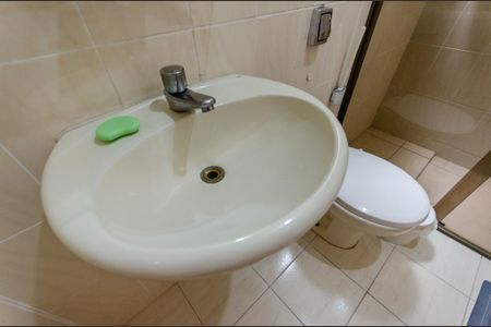 Casa à venda com 99m², 2 quartos e 1 vaga Casa à venda com 99m², 2 quartos e 1 vagaBanheiro