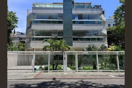 Apartamento à venda com 101m², 3 quartos e 2 vagasFachada