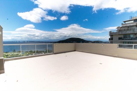 Apartamento à venda com 201m², 3 quartos e 2 vagas Apartamento à venda com 201m², 3 quartos e 2 vagasCobertura