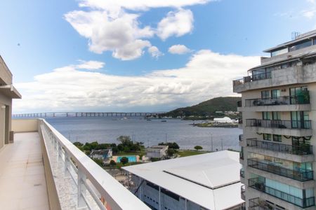 Apartamento à venda com 201m², 3 quartos e 2 vagas Apartamento à venda com 201m², 3 quartos e 2 vagasVista da Suíte 3