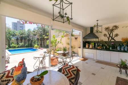 Casa à venda com 360m², 4 quartos e 6 vagasVaranda 