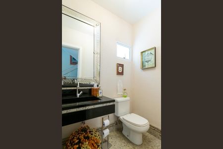 Casa à venda com 360m², 4 quartos e 6 vagasLavabo 