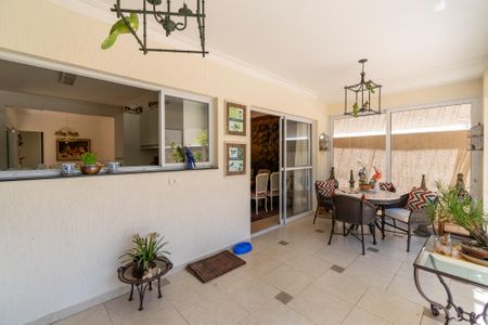 Casa à venda com 360m², 4 quartos e 6 vagasVaranda 