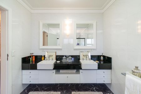 Casa à venda com 360m², 4 quartos e 6 vagasBanheiro da Suíte 1