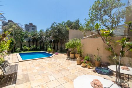 Casa à venda com 360m², 4 quartos e 6 vagasPiscina