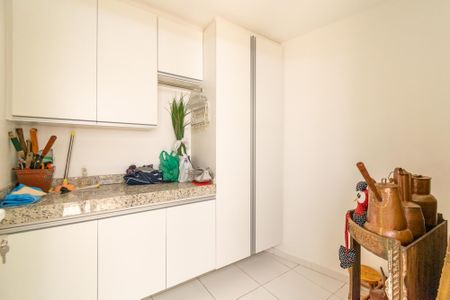 Casa à venda com 360m², 4 quartos e 6 vagasQuarto de Serviço