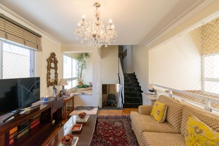 Sala de TV de casa à venda com 4 quartos, 360m² em Jardim Prudência, São Paulo