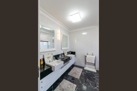 Casa à venda com 360m², 4 quartos e 6 vagasBanheiro da Suíte 1