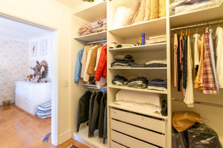 Casa à venda com 360m², 4 quartos e 6 vagasCloset da Suíte 1