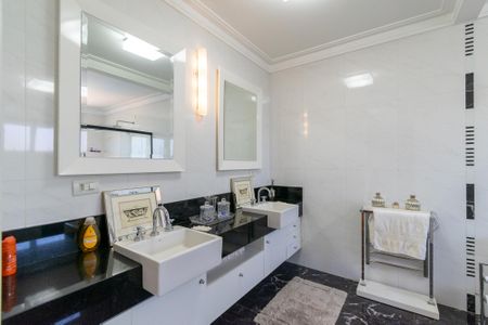 Casa à venda com 360m², 4 quartos e 6 vagasBanheiro da Suíte 1
