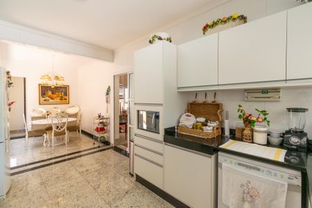 Casa à venda com 360m², 4 quartos e 6 vagasCozinha/Copa