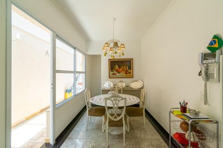 Casa à venda com 360m², 4 quartos e 6 vagasCozinha/Copa