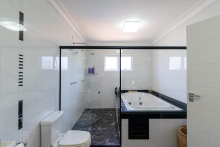 Casa à venda com 360m², 4 quartos e 6 vagasBanheiro da Suíte 1