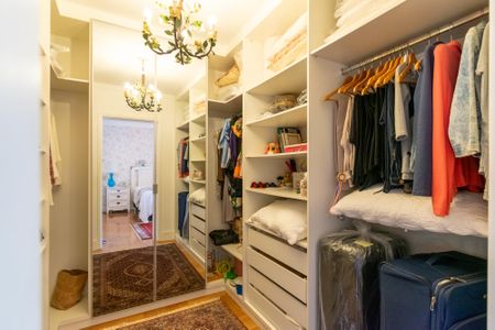 Casa à venda com 360m², 4 quartos e 6 vagasCloset da Suíte 1