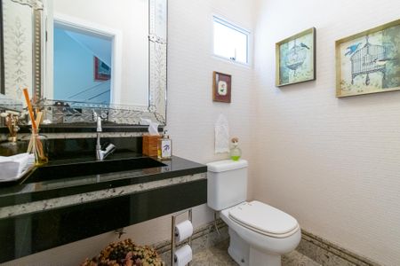 Casa à venda com 360m², 4 quartos e 6 vagasLavabo 