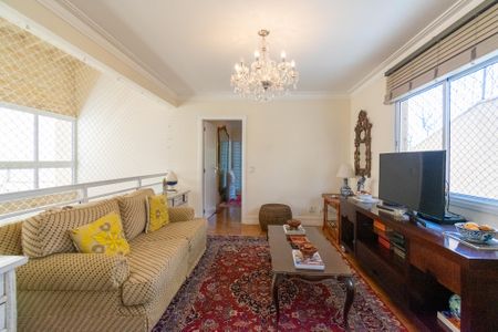 Casa à venda com 360m², 4 quartos e 6 vagasSala de TV