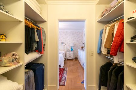 Casa à venda com 360m², 4 quartos e 6 vagasCloset da Suíte 1