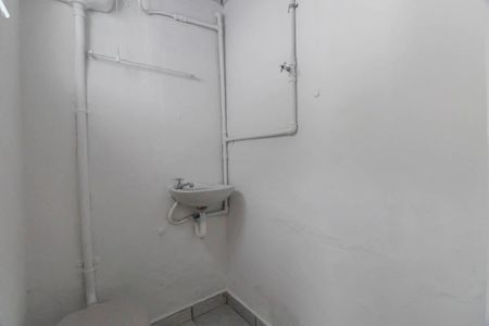 Banheiro de casa para alugar com 1 quarto, 35m² em Chácara Belenzinho, São Paulo