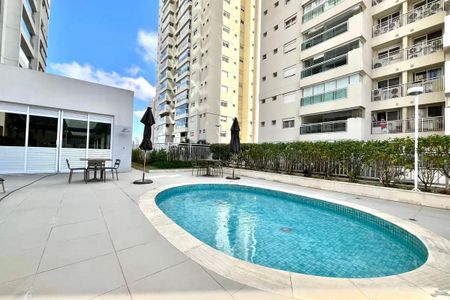 Apartamento para alugar com 135m², 3 quartos e 3 vagas Apartamento para alugar com 135m², 3 quartos e 3 vagasÁrea comum - Piscina