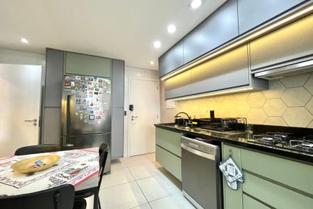 Apartamento para alugar com 135m², 3 quartos e 3 vagas Apartamento para alugar com 135m², 3 quartos e 3 vagasCozinha