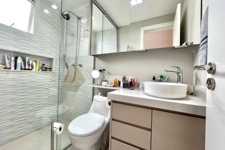 Apartamento para alugar com 135m², 3 quartos e 3 vagas Apartamento para alugar com 135m², 3 quartos e 3 vagasBanheiro da Suíte 1