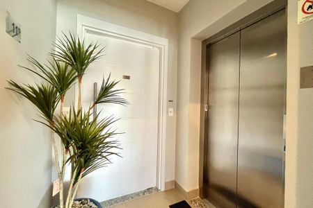 Apartamento para alugar com 135m², 3 quartos e 3 vagas Apartamento para alugar com 135m², 3 quartos e 3 vagasHall