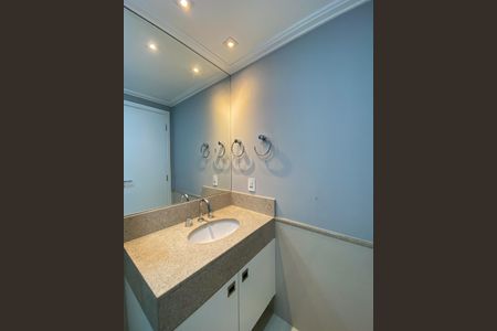 Apartamento à venda com 71m², 2 quartos e 2 vagasBanheiro da Suíte