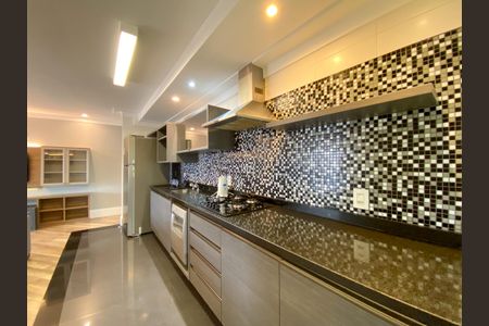 Apartamento à venda com 71m², 2 quartos e 2 vagasCozinha e Área de Serviço