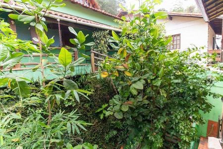 Casa à venda com 329m², 4 quartos e 2 vagas