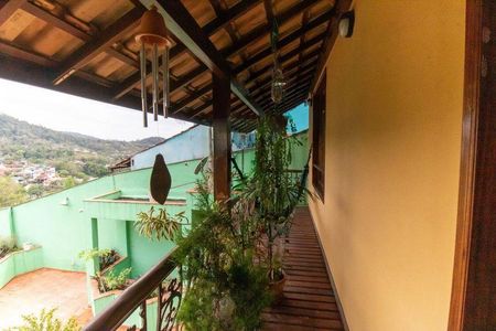 Casa à venda com 329m², 4 quartos e 2 vagas