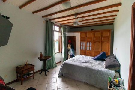 Casa à venda com 329m², 4 quartos e 2 vagas