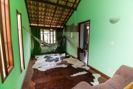 Casa à venda com 329m², 4 quartos e 2 vagas