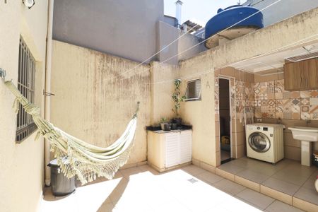 Casa à venda com 80m², 2 quartos e 1 vaga