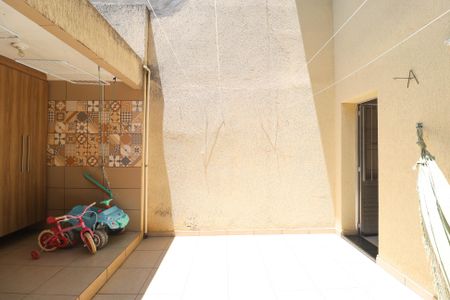 Casa à venda com 80m², 2 quartos e 1 vaga