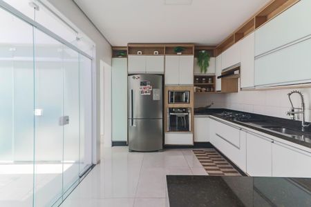 Casa à venda com 150m², 3 quartos e 2 vagasCozinha 