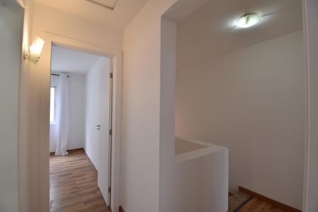 Casa de condomínio para alugar com 129m², 3 quartos e 2 vagasCorredor/Escadas