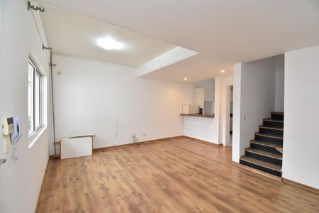 Sala de casa de condomínio para alugar com 3 quartos, 129m² em Santo Inácio, Curitiba