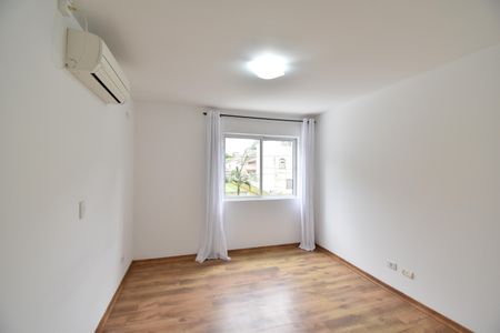 Casa de condomínio para alugar com 129m², 3 quartos e 2 vagasSuíte