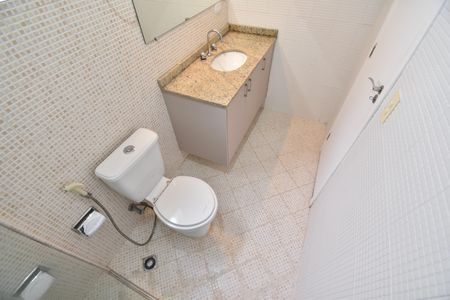 Casa de condomínio para alugar com 129m², 3 quartos e 2 vagasBanheiro da Suíte