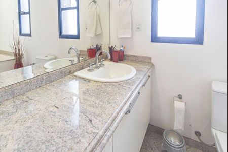 Apartamento para alugar com 260m², 4 quartos e 4 vagasBanheiro do Quarto 1