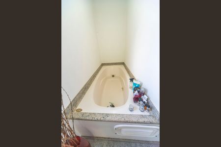 Apartamento para alugar com 260m², 4 quartos e 4 vagasBanheiro do Quarto 1