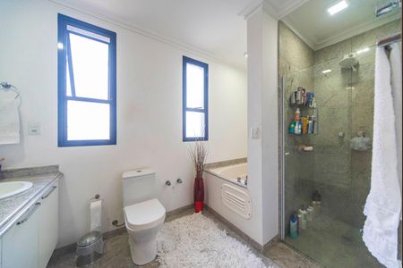 Apartamento para alugar com 260m², 4 quartos e 4 vagasBanheiro do Quarto 1