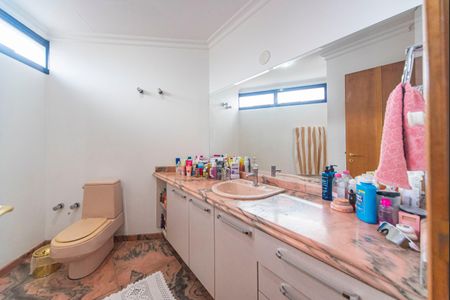 Apartamento para alugar com 260m², 4 quartos e 4 vagasBanheiro do Quarto 3