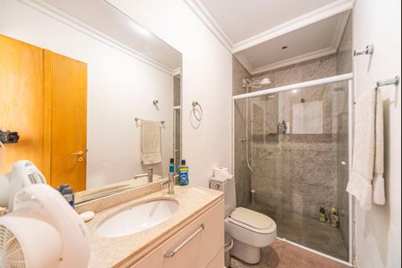 Apartamento para alugar com 260m², 4 quartos e 4 vagasBanheiro do Quarto 2