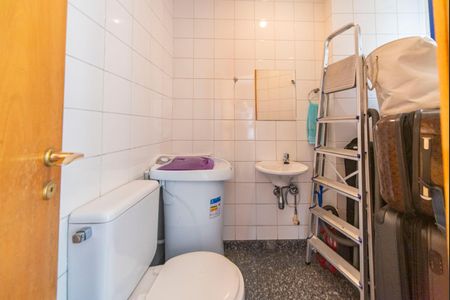 Apartamento para alugar com 260m², 4 quartos e 4 vagasBanheiro de serviço