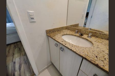 Apartamento à venda com 79m², 3 quartos e 2 vagasBanheiro da Suíte