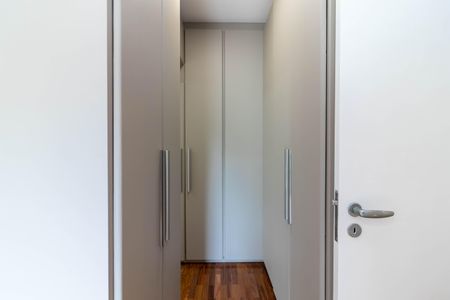 Apartamento para alugar com 148m², 3 quartos e 2 vagas Apartamento para alugar com 148m², 3 quartos e 2 vagasSuíte 1 - Closet