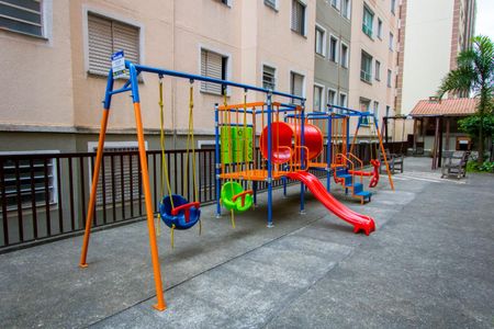 Apartamento para alugar com 50m², 2 quartos e 1 vaga Apartamento para alugar com 50m², 2 quartos e 1 vagaÁrea comum - Playground