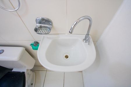 Banheiro de apartamento para alugar com 2 quartos, 50m² em Parque São Vicente, Mauá